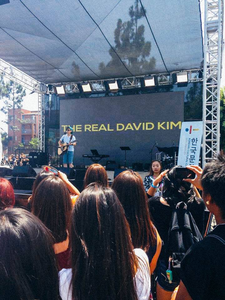 Sungwoo performing at KCON 2014
